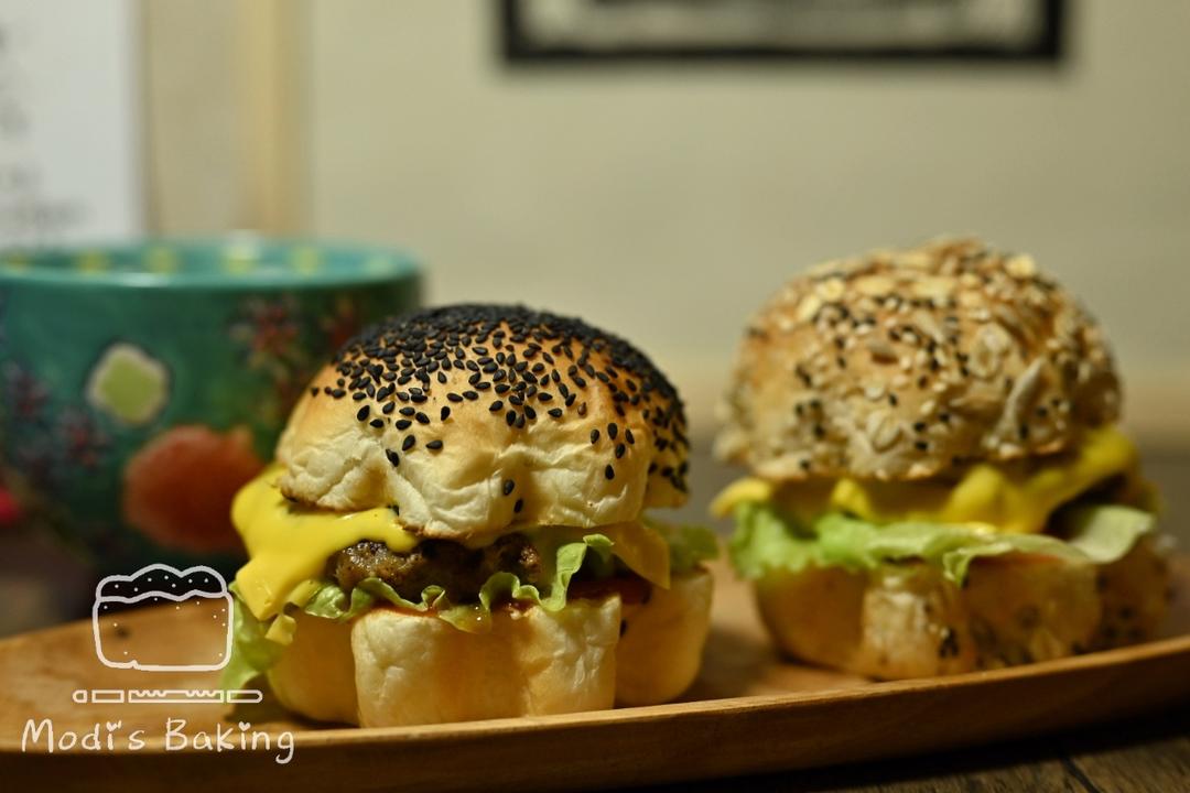 鲜嫩多汁的牛肉汉堡