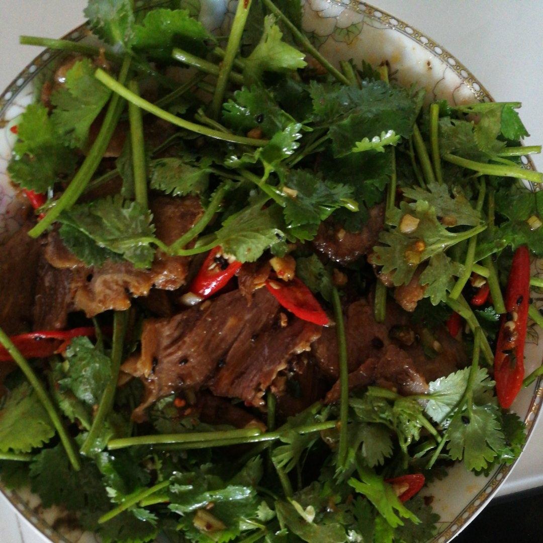 香菜拌卤牛肉