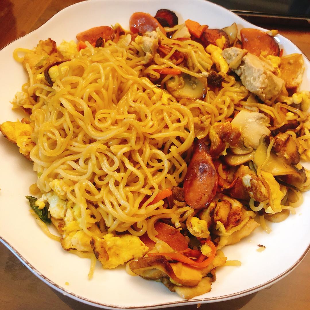 新晋夜宵王:网红炒方面面的做法