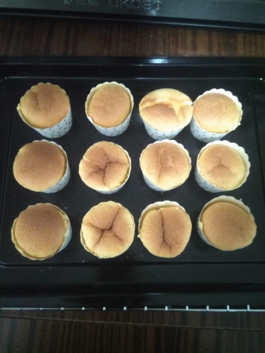 软绵绵戚风纸杯蛋糕