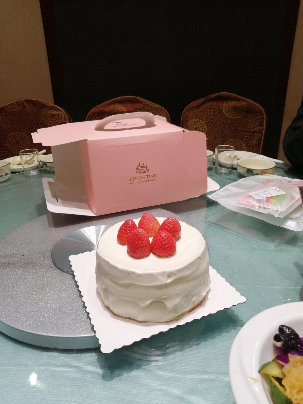 草莓奶油蛋糕/基础戚风胚，徒手脱模剖片及抹面挤花/「戚风及其衍生」烘焙视频蛋糕篇1