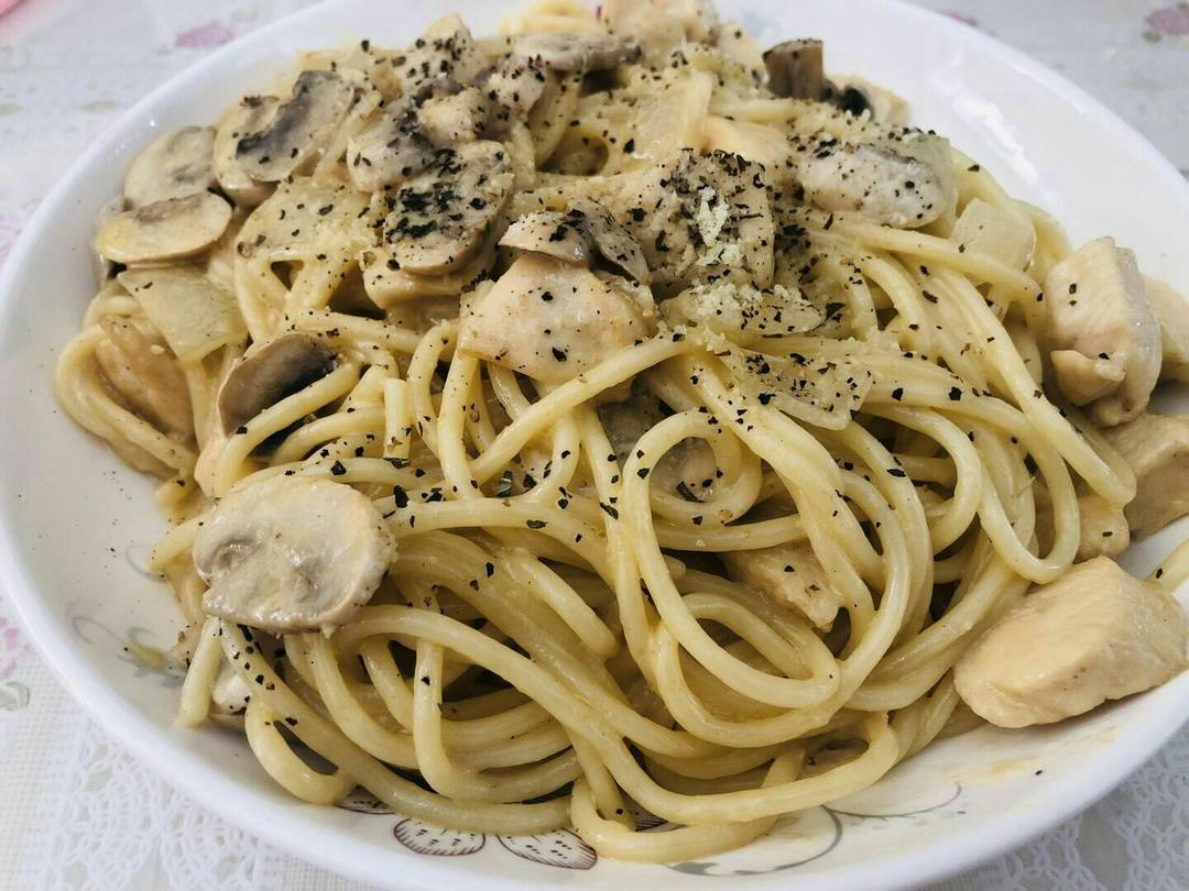 奶香黑椒鸡肉意面～仿必胜客