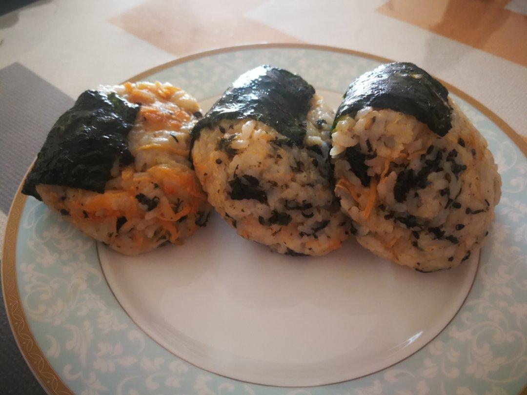 海苔肉松饭团