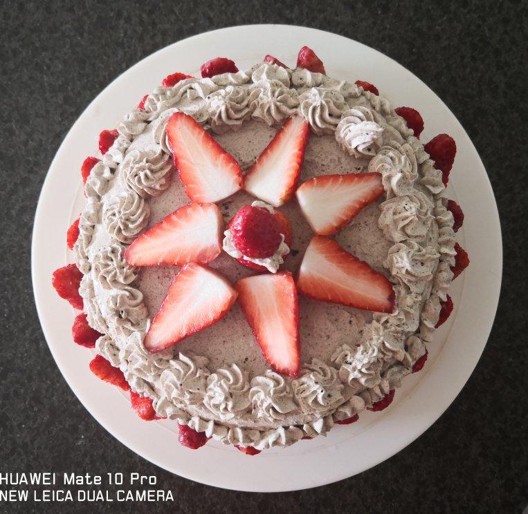 奥利奥咸奶油草莓蛋糕