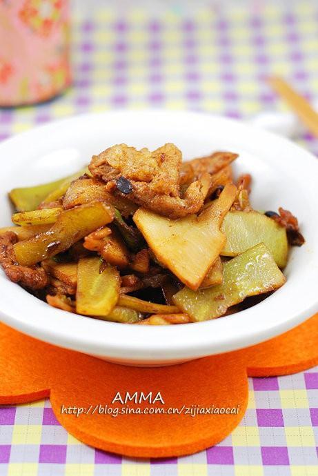 五花肉爆二笋的做法