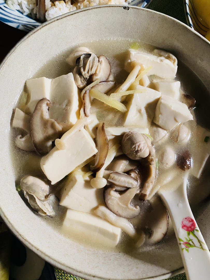 海蛎子豆腐汤