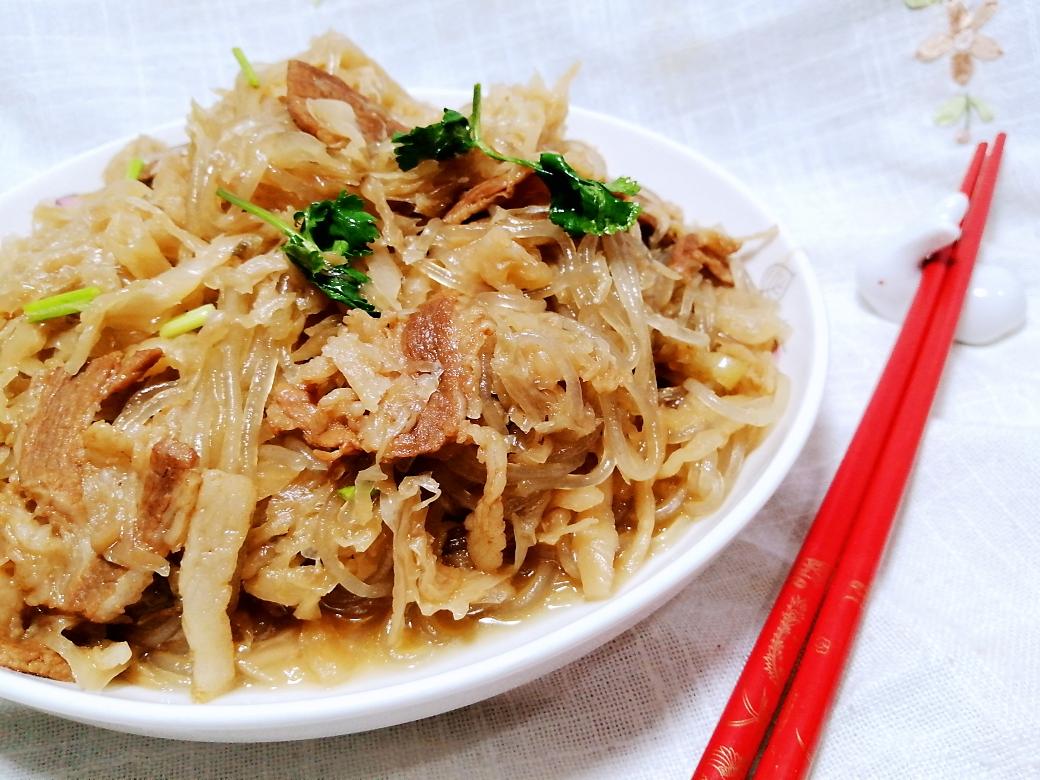 五花肉粉条炖酸菜的做法