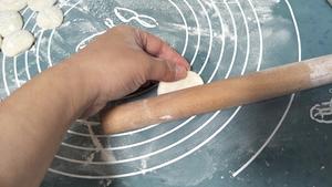 手工揉面三分钟，又韧又薄又好包的饺子皮的做法 步骤32
