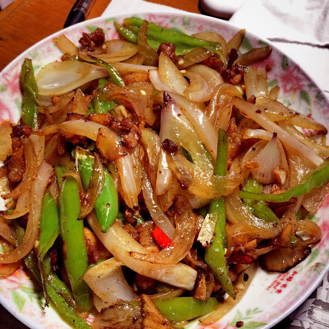 奔奔奔奔做的洋葱青椒炒肉丝