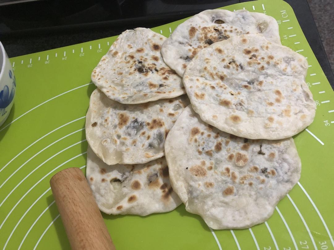 干香薄脆的梅干菜饼