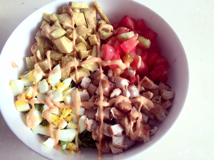 鸡胸肉蔬菜色拉