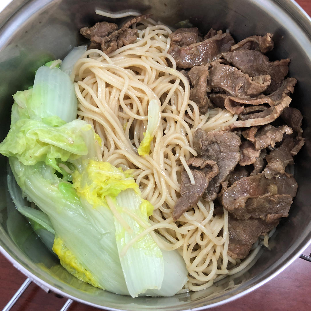 青菜炒黄牛肉面条的做法