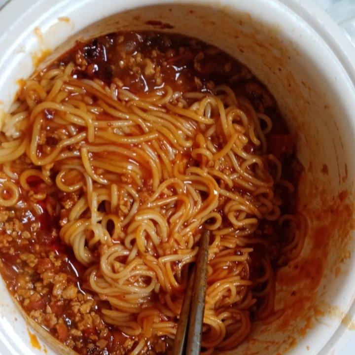 一碗根本不够的番茄肉酱面