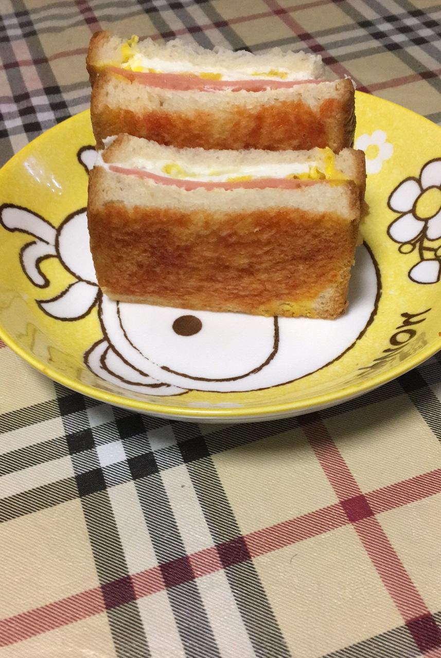 【1分钟鸡蛋三明治】微波懒人早餐