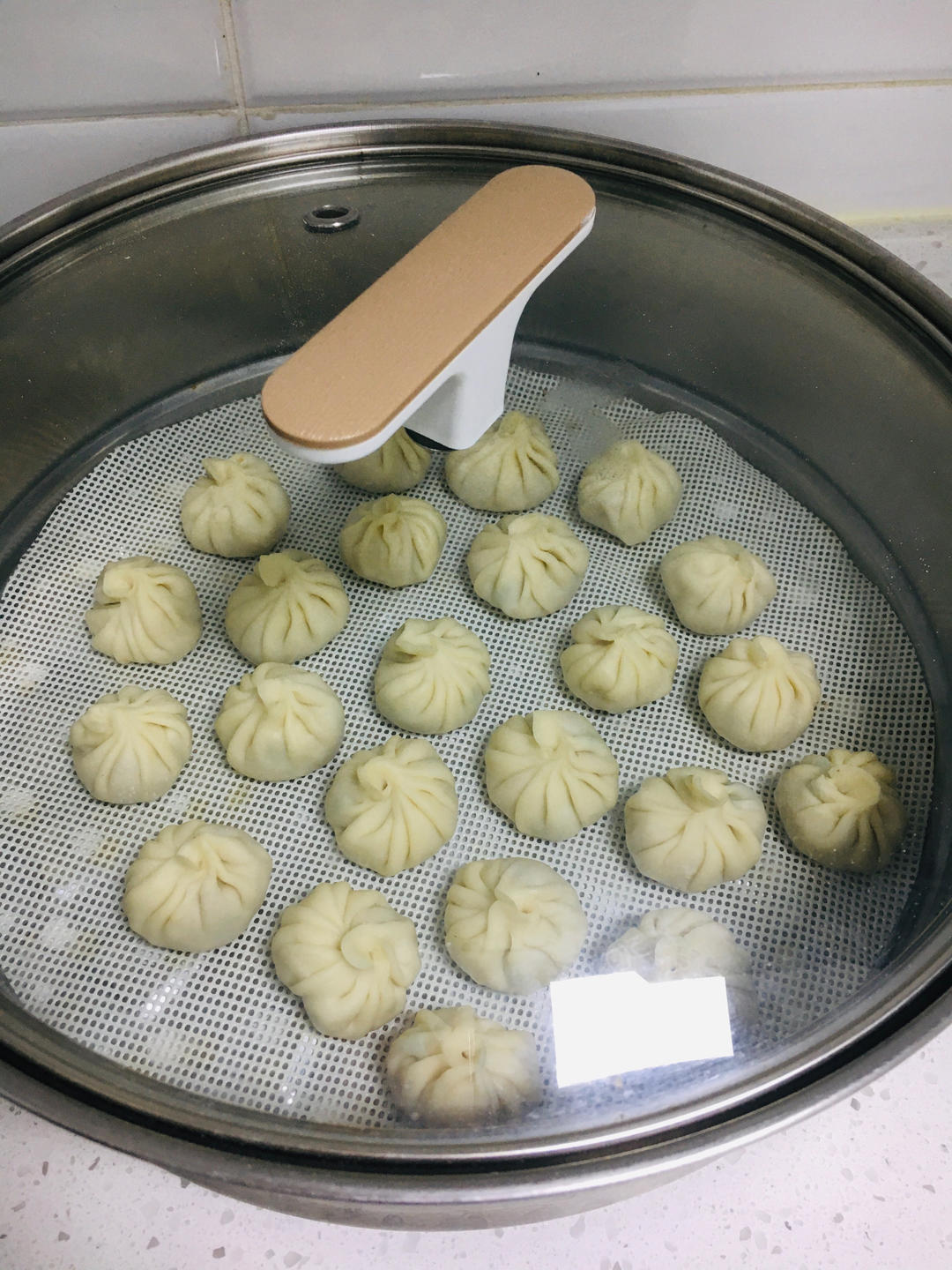 小笼包：一口爆汁！