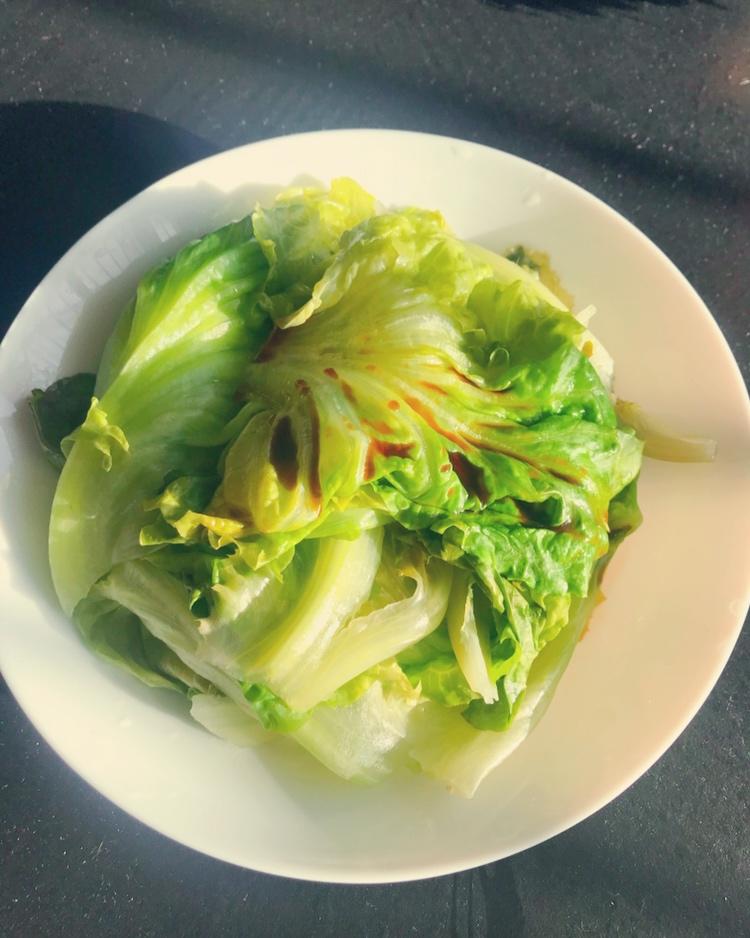 爱美丽的妈妈做的白灼西生菜