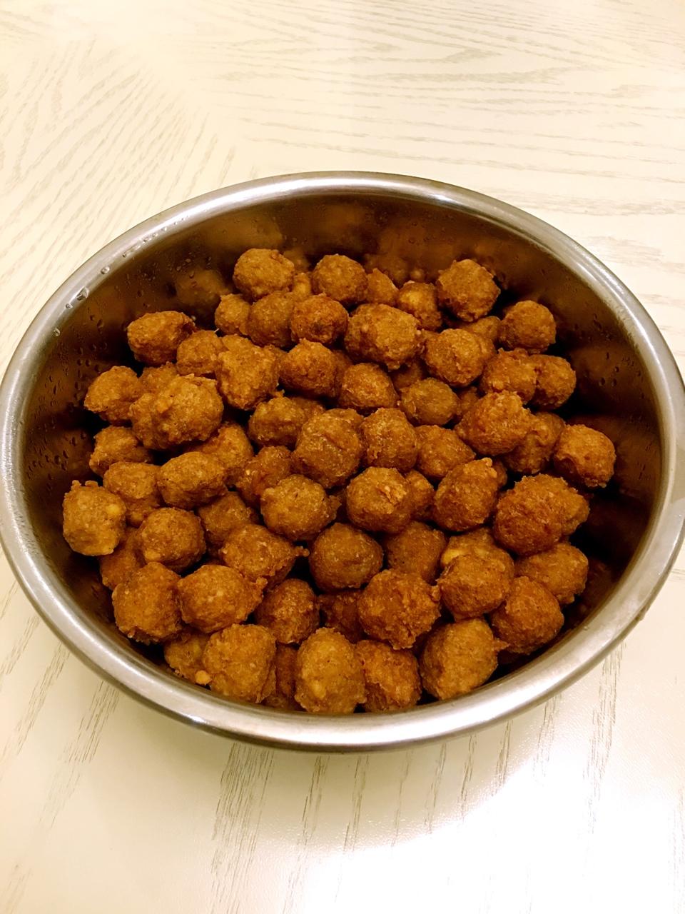 芳草青青-家常菜的厨房做的酥炸肉丸