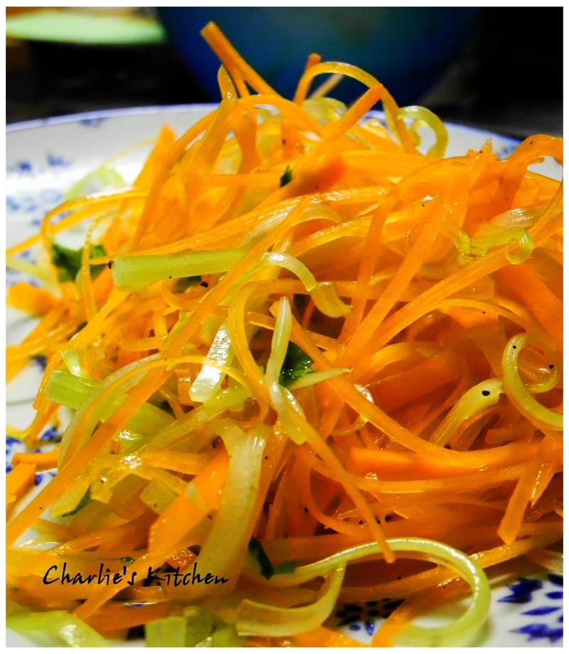 凉拌芝麻西芹胡萝卜