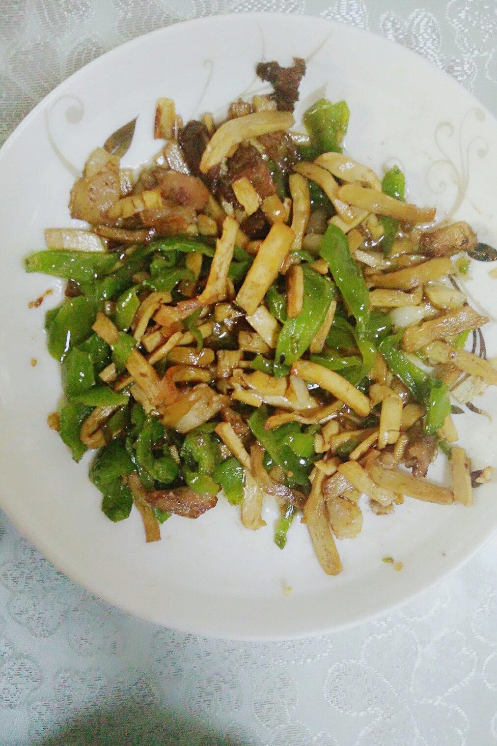 青椒香干炒肉丝