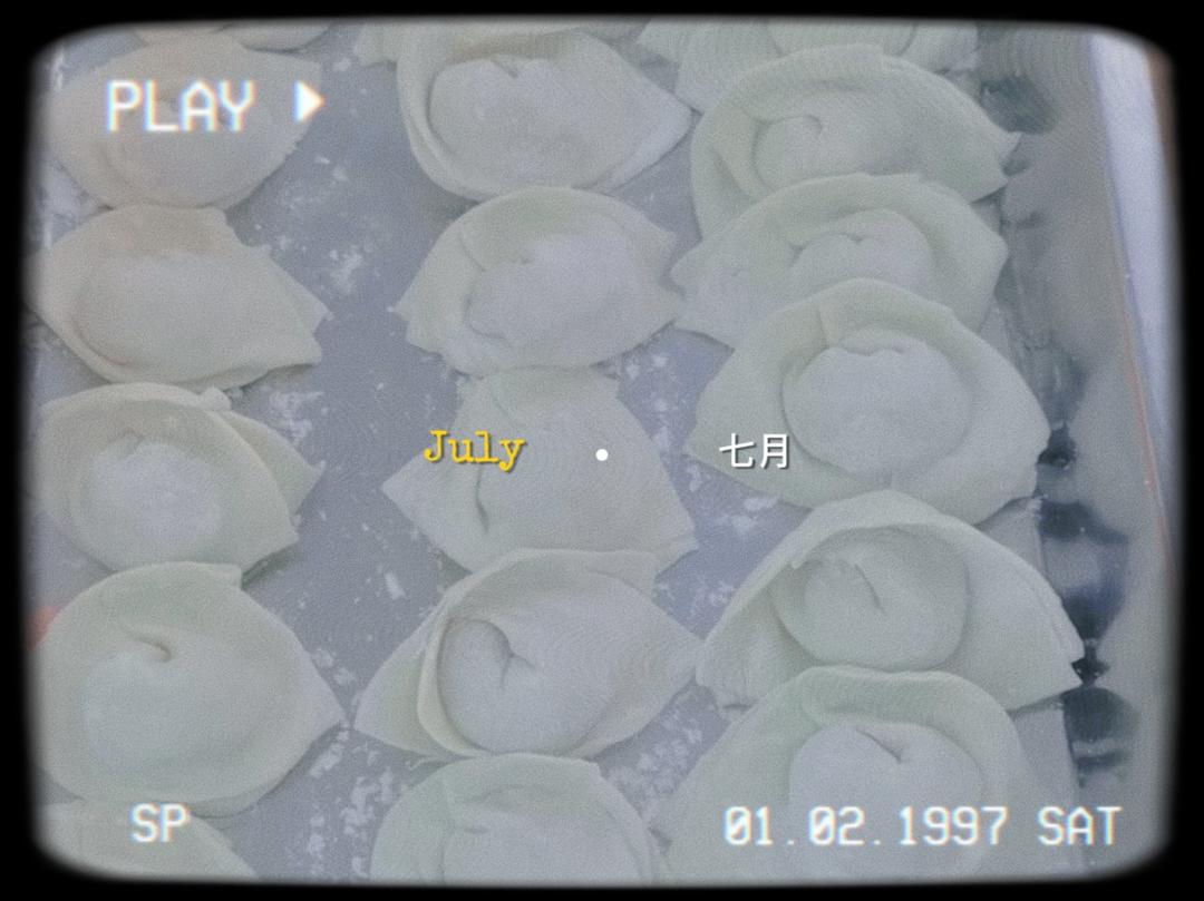 薄如蝉翼的手擀馄饨皮