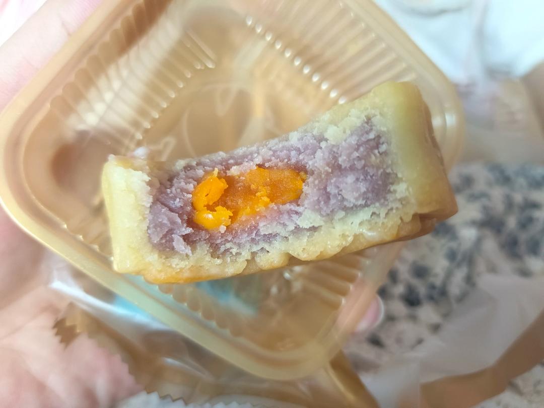 广式月饼—蛋黄莲蓉月饼