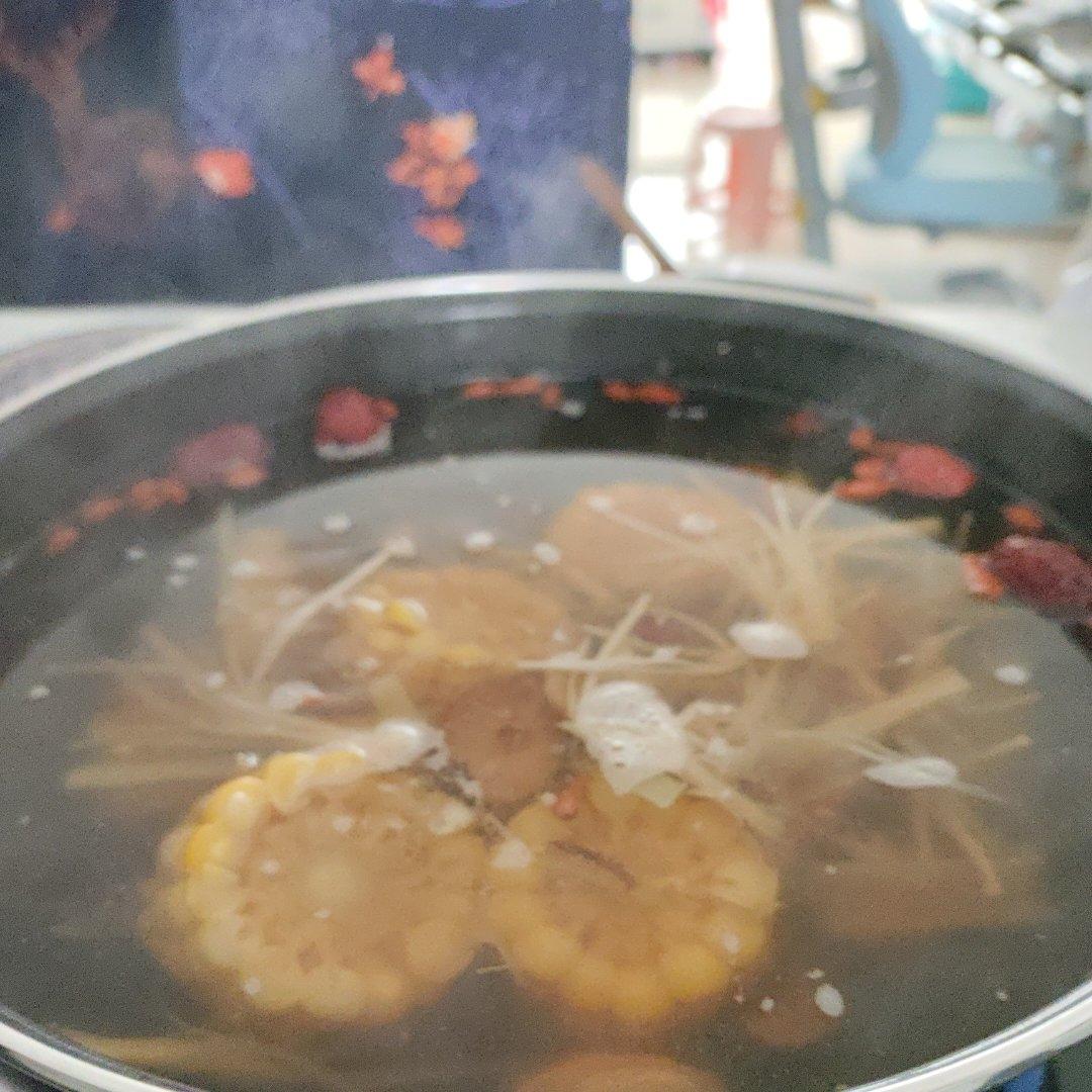 不用火锅底料也鲜美好吃的家庭版清汤锅底