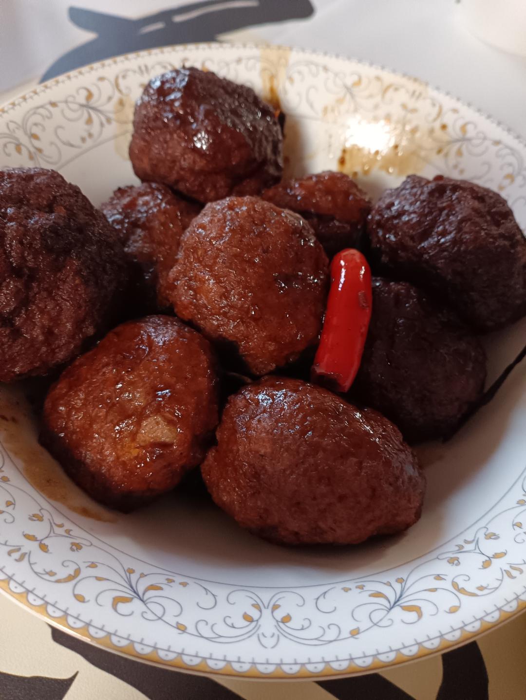 简单的红烧狮子头～拌饭太香了