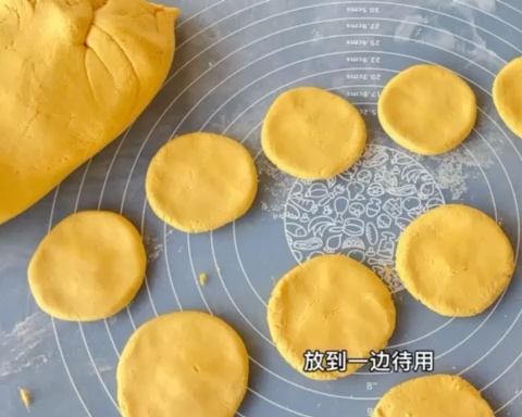 豆沙馅南瓜饼的做法 步骤10