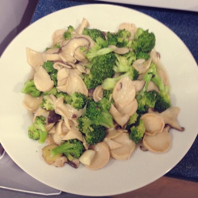 杏鲍菇炒西兰花