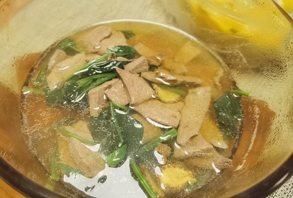 菠菜猪肝汤（猪肝嫩滑汤清澈）