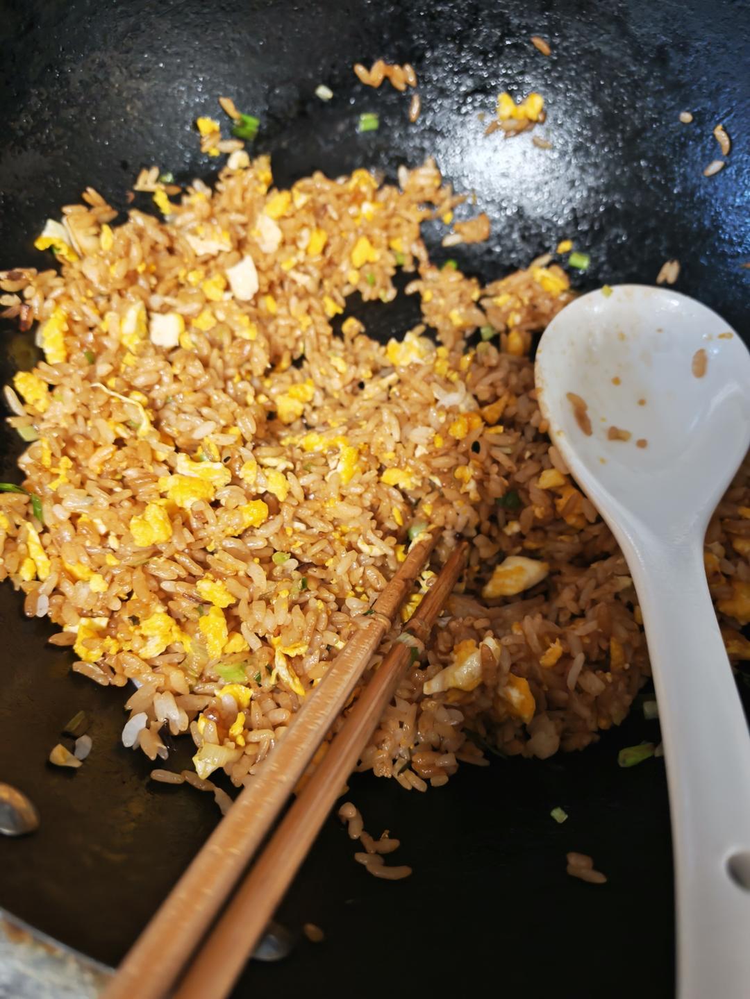 好吃到停不下来的酱油蛋炒饭