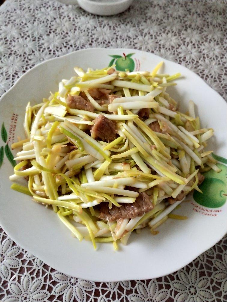 肉丝炒蒜黄