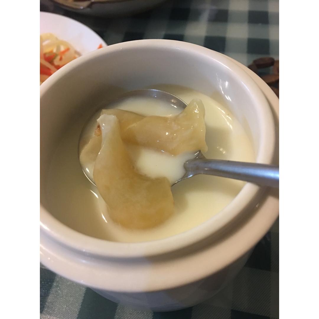 花胶炖牛奶