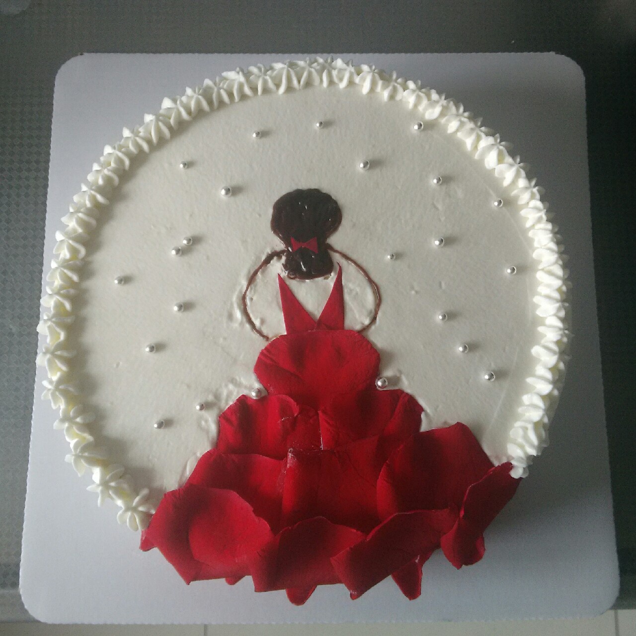 玫瑰花瓣生日蛋糕