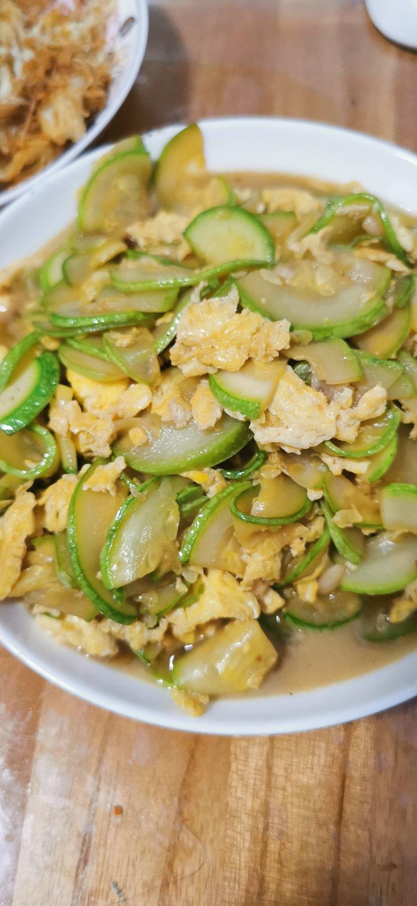 西葫芦瓜炒鸡蛋（茭瓜炒鸡蛋）