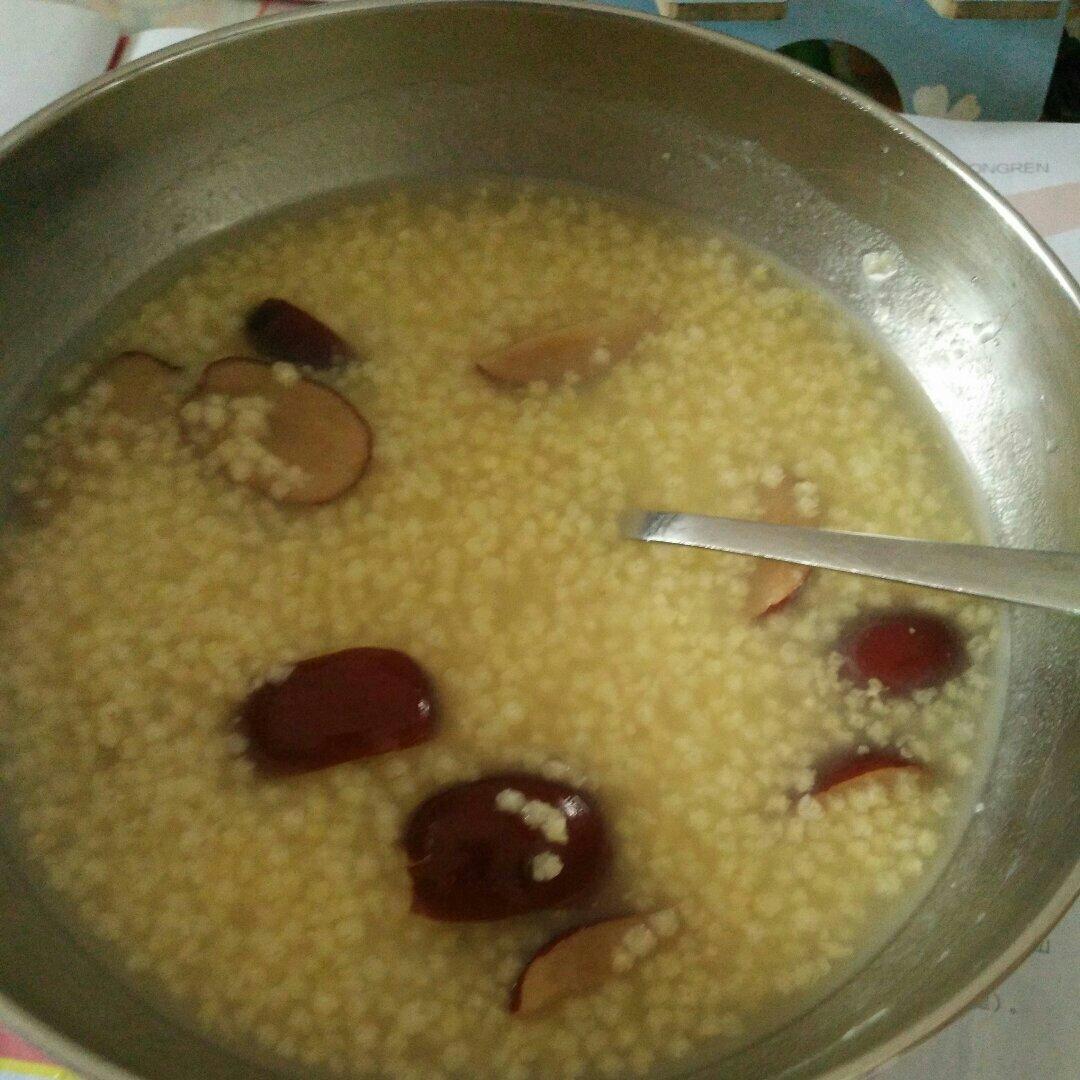 红枣小米粥