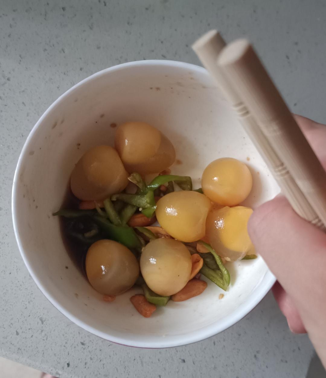 凉拌皮蛋 变蛋 松花蛋（五星大厨私传配方，5分钟搞定，朋友说是他吃过最好吃的）