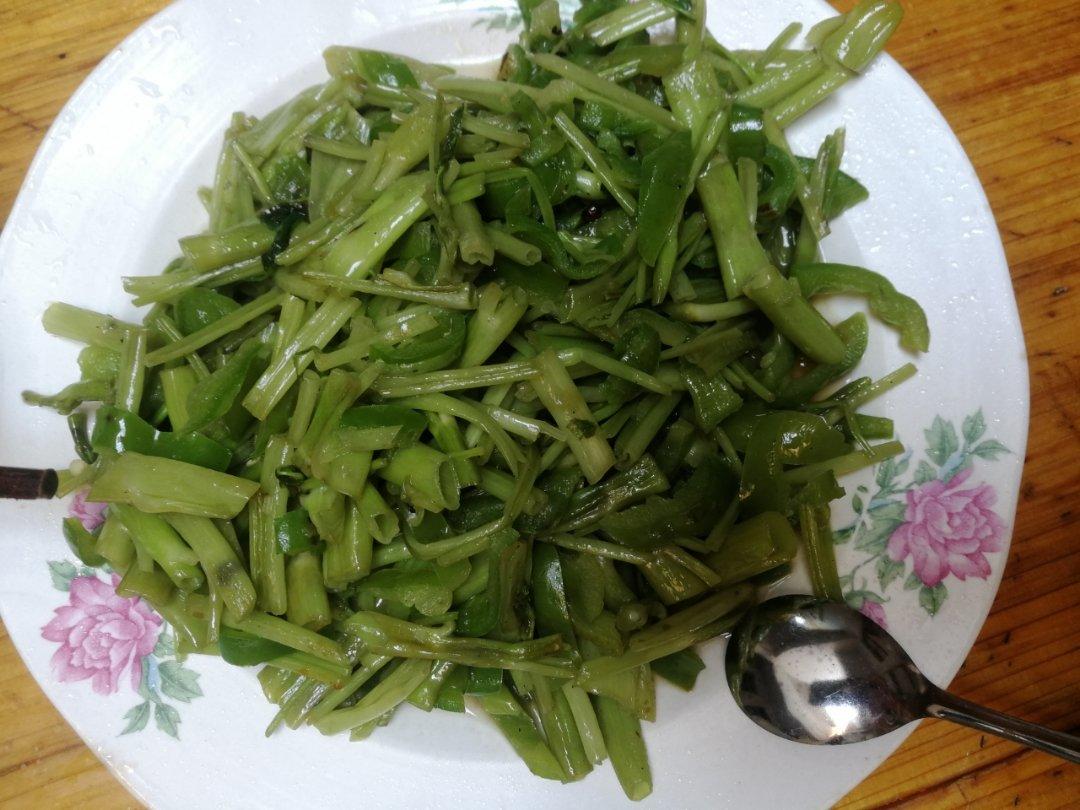 [家常菜]青椒炒空心菜梗（附青椒快速去籽法）