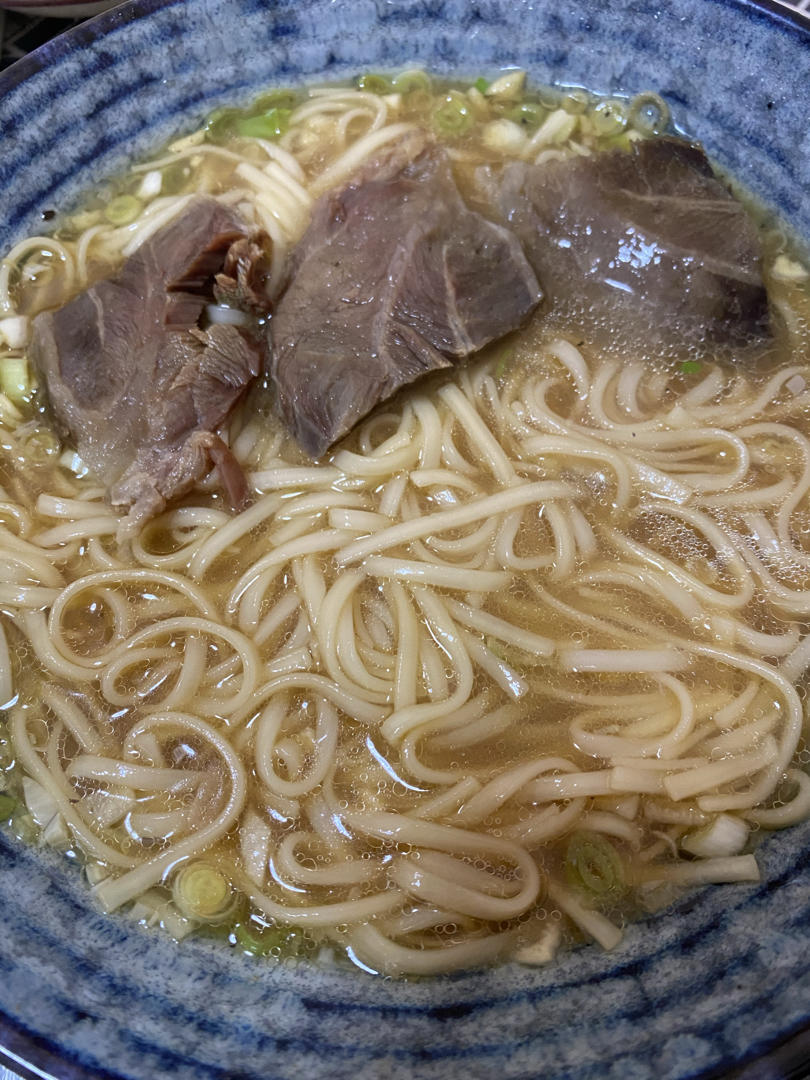 一碗清汤面 🍜 —— 秋日里的治愈系