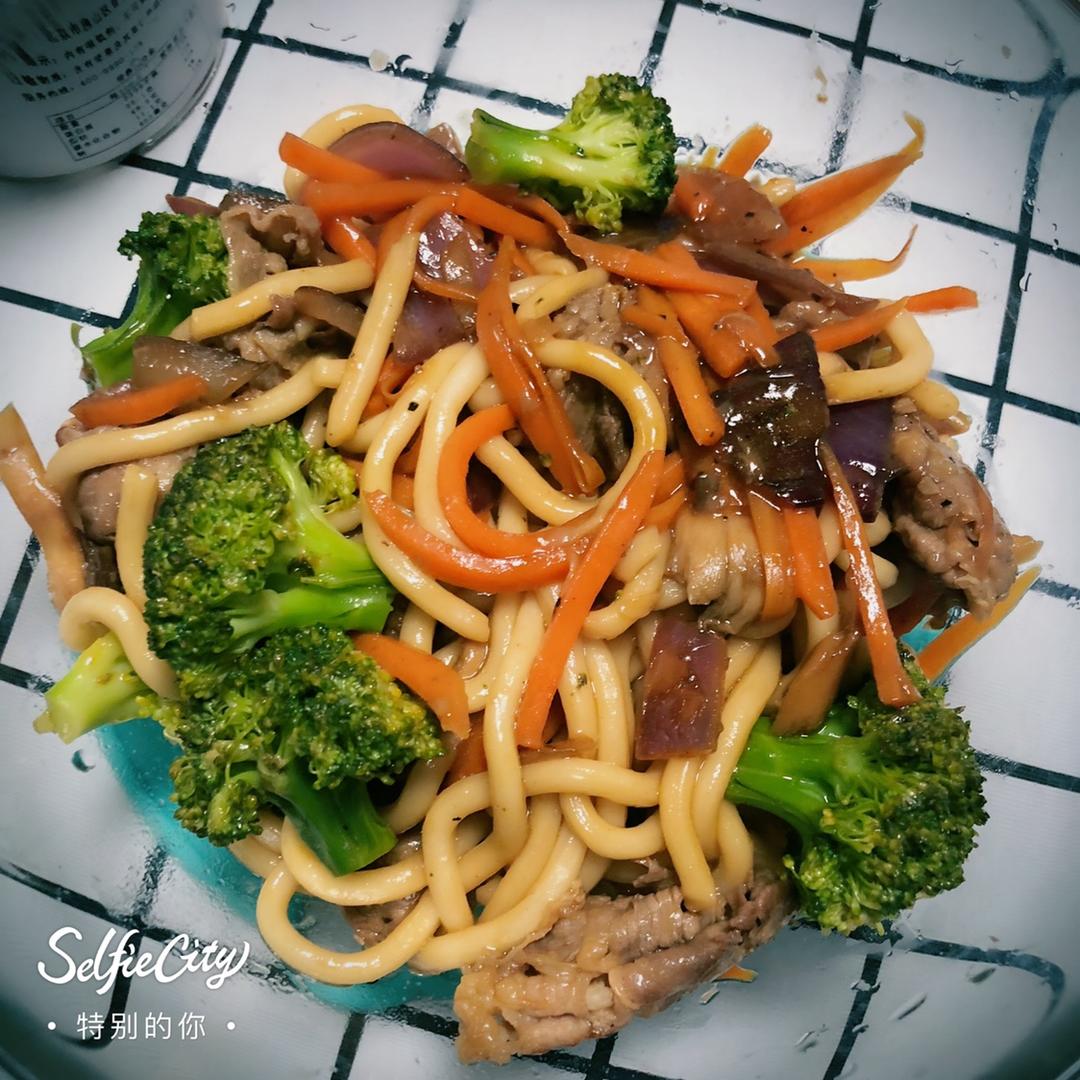 黑椒牛肉炒乌冬面
