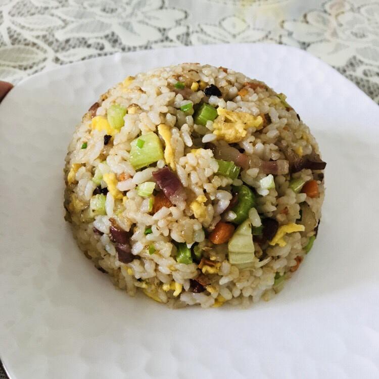 爆好吃的无敌腊肠炒饭