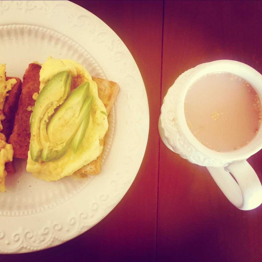 鳄梨美式蛋多士