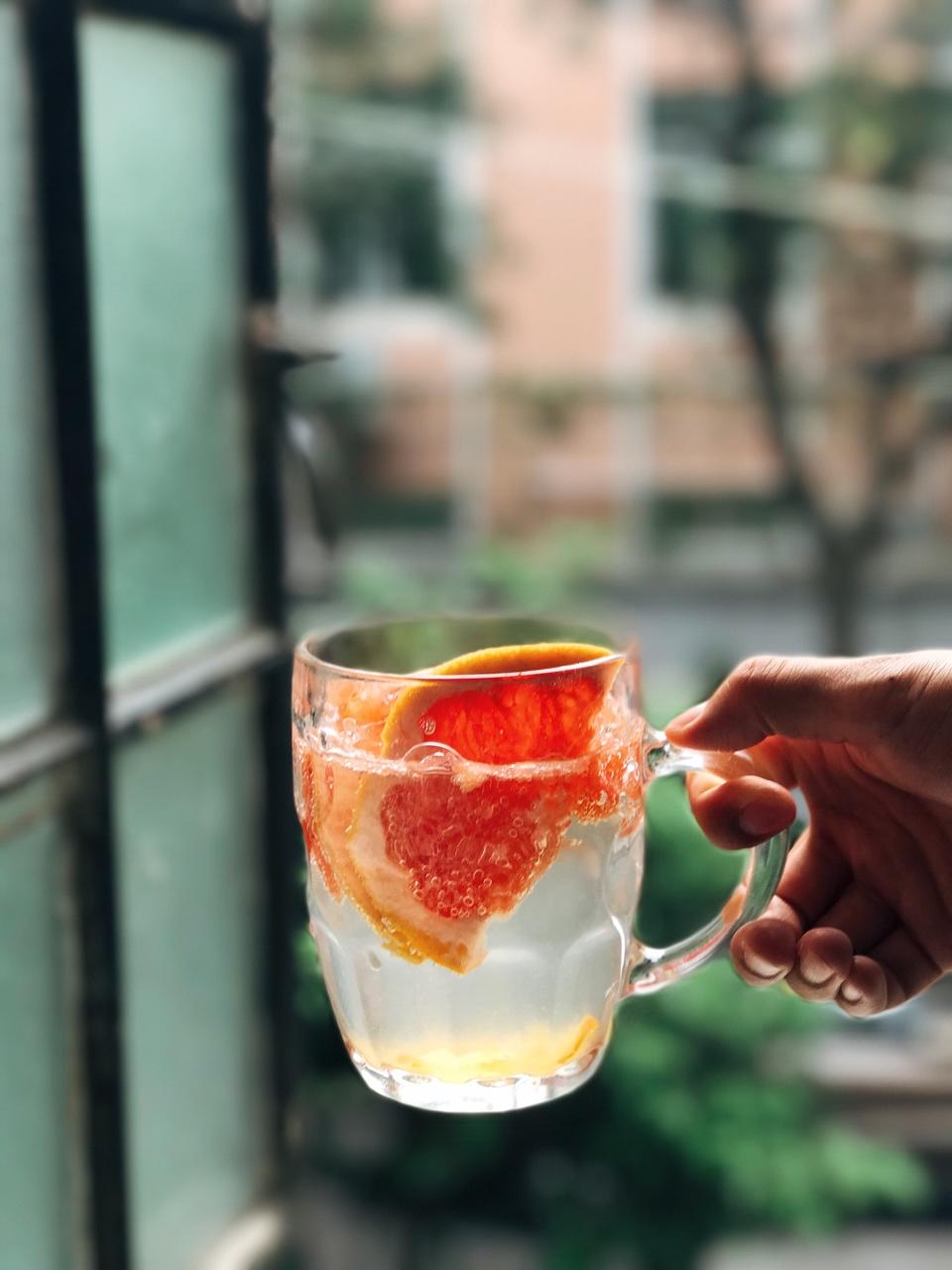 葡萄柚苏打蜜饮