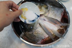 【0739】双椒鱼头（剁椒鱼头） <302小厨房>的做法 步骤2