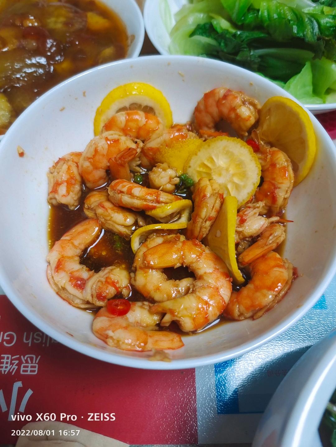 柠檬虾仁无敌好吃，一次绝对就爱上它！