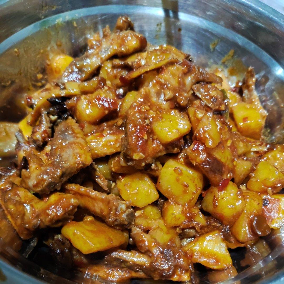 土豆鸡翅尖煲