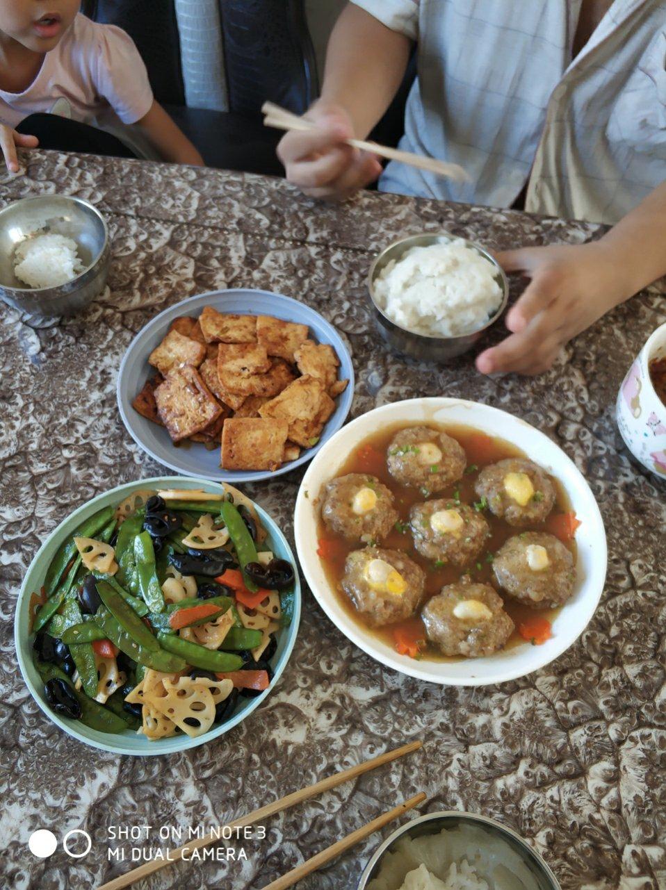 鹌鹑蛋肉丸🍡