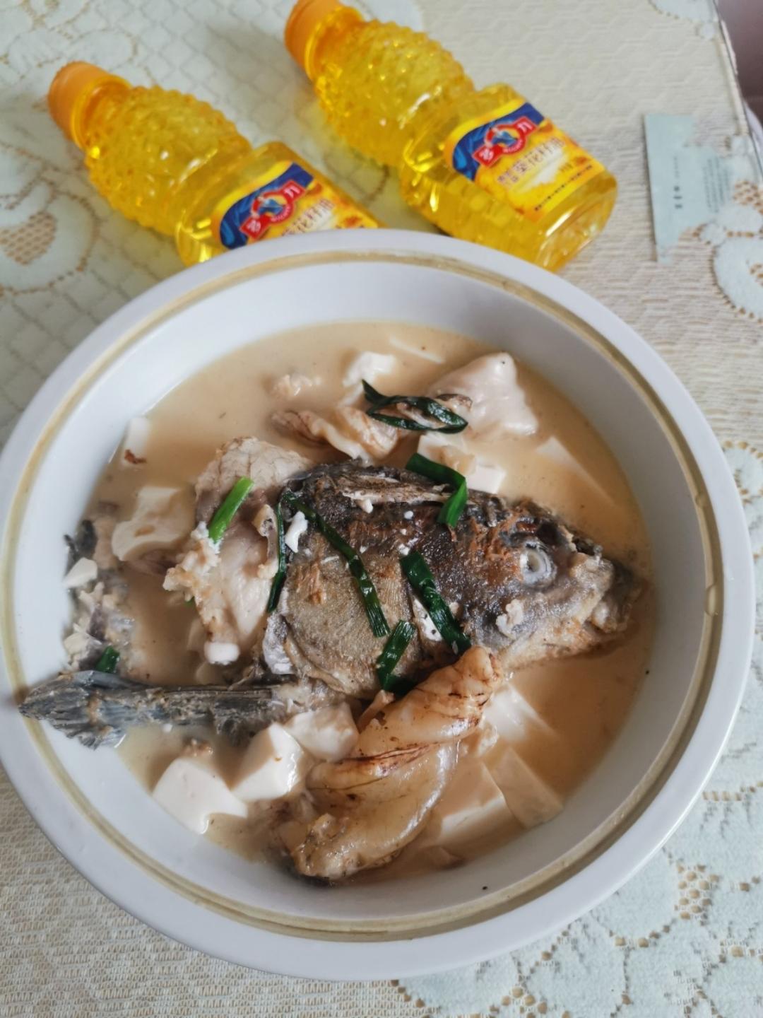 滋补牛肝菌鱼头汤
