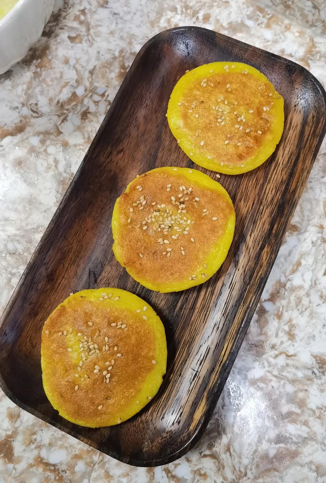 平底锅就能做，香甜软糯的南瓜饼，一次成功