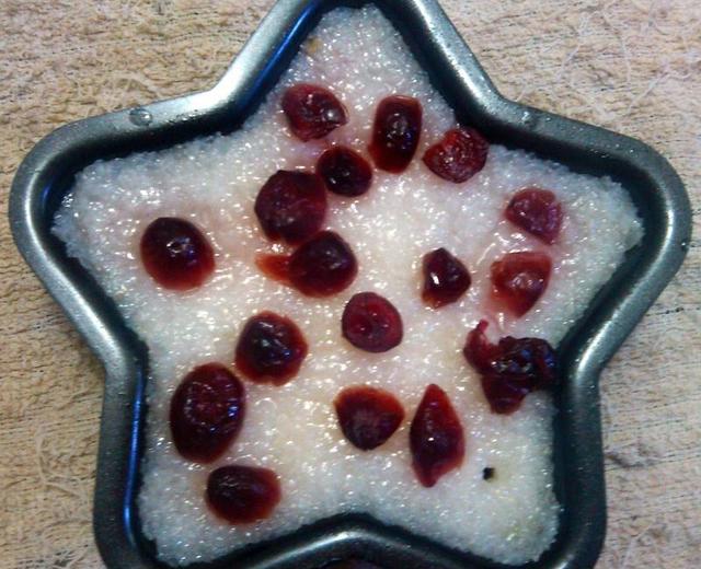 栗子糯米蒸糕配蔓越莓干的做法